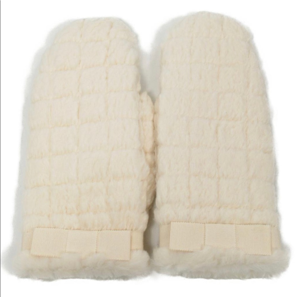 CHANEL Mittens w/ Chain - Picture 5 of 7